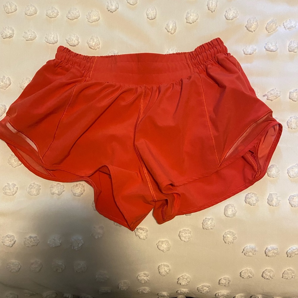 Lululemon hotty hot shorts 2.5”